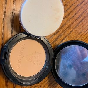 Younique Camlet pressed powder